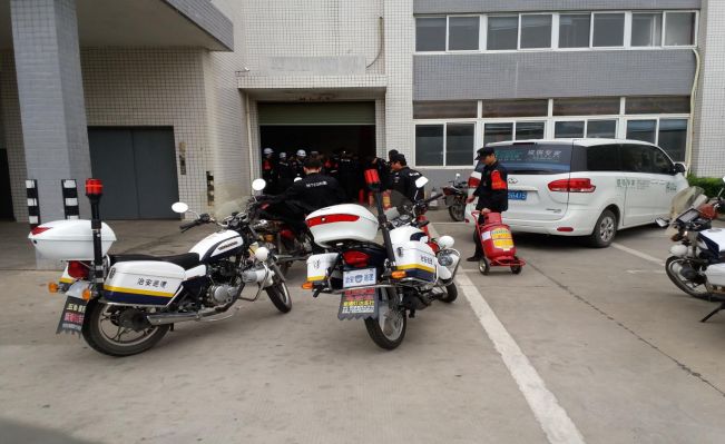 救援人員迅速集結